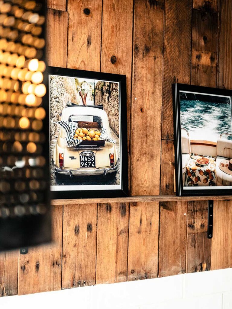 Moodbild des Interieurs des Restaurants The Pasta Club in Hamburg. Corporate Design von Philip Waschmann.