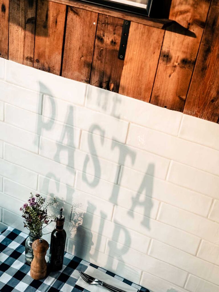Logo des Restaurants The Pasta Club. Corporate Design von Philip Waschmann.